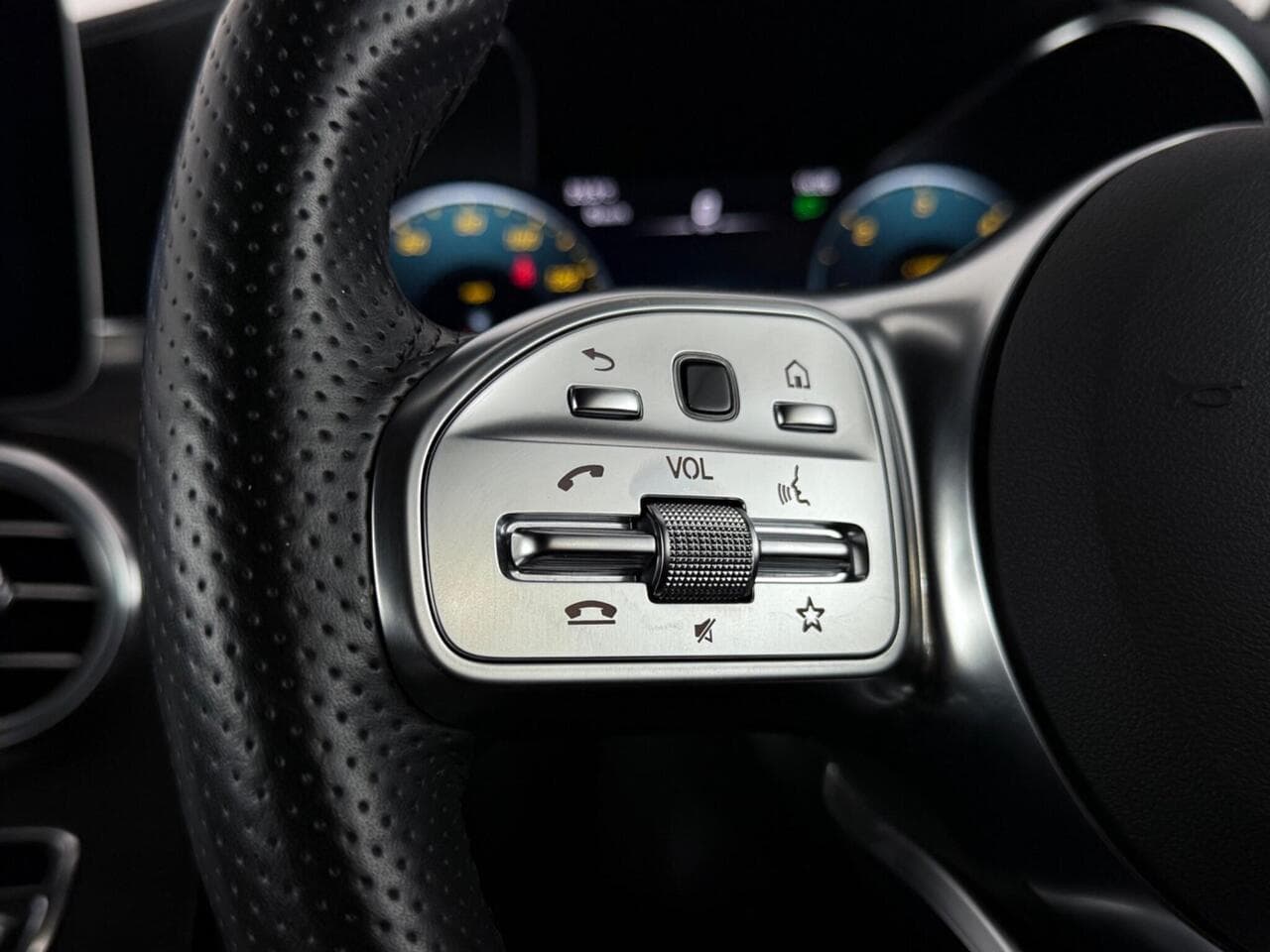 Mercedes-Benz C Class thumbnail Misc Controls
