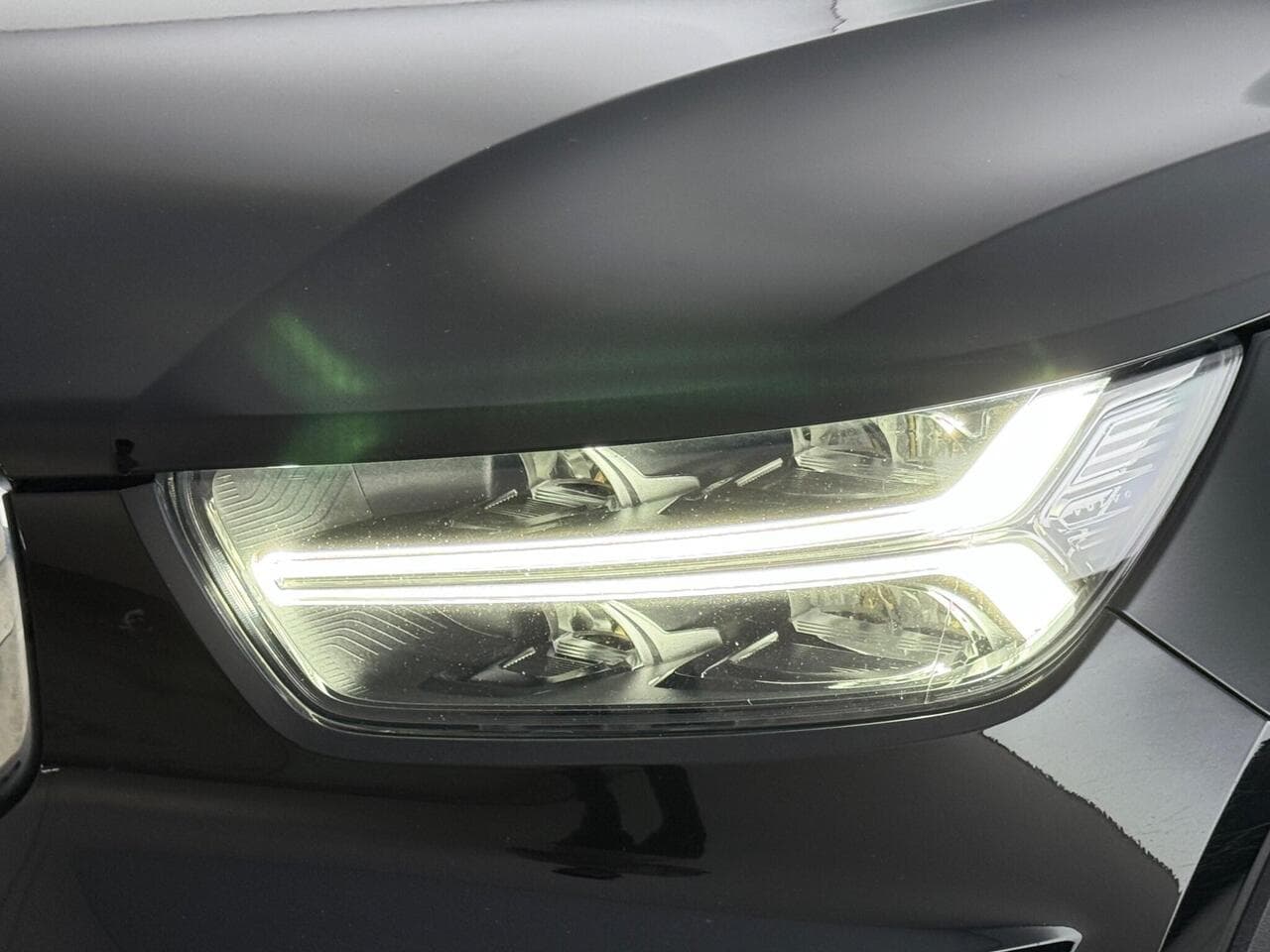 Volvo XC40 thumbnail Lights Front