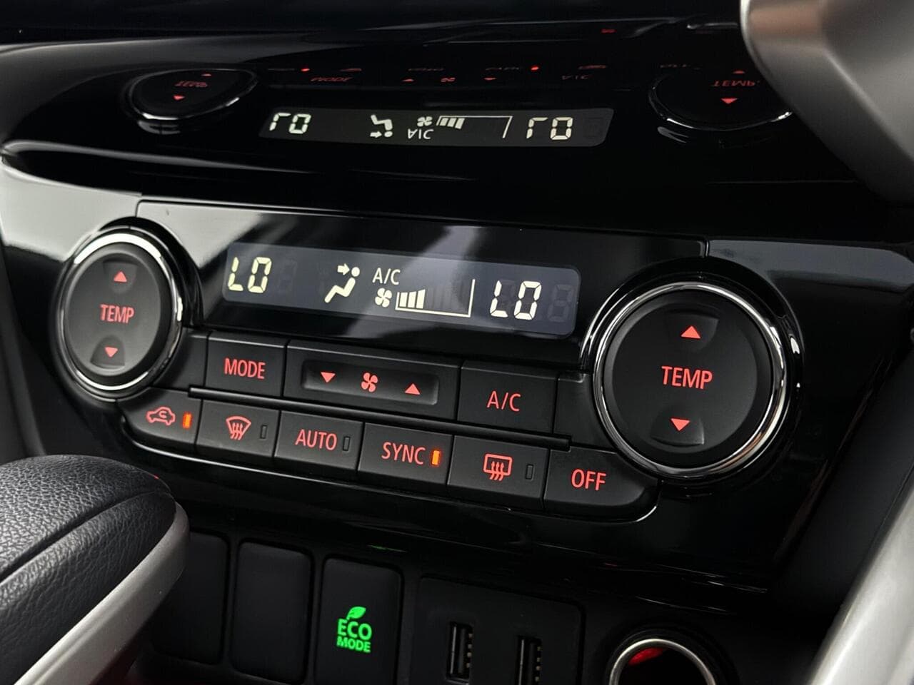 Mitsubishi Eclipse Cross thumbnail Interior Front