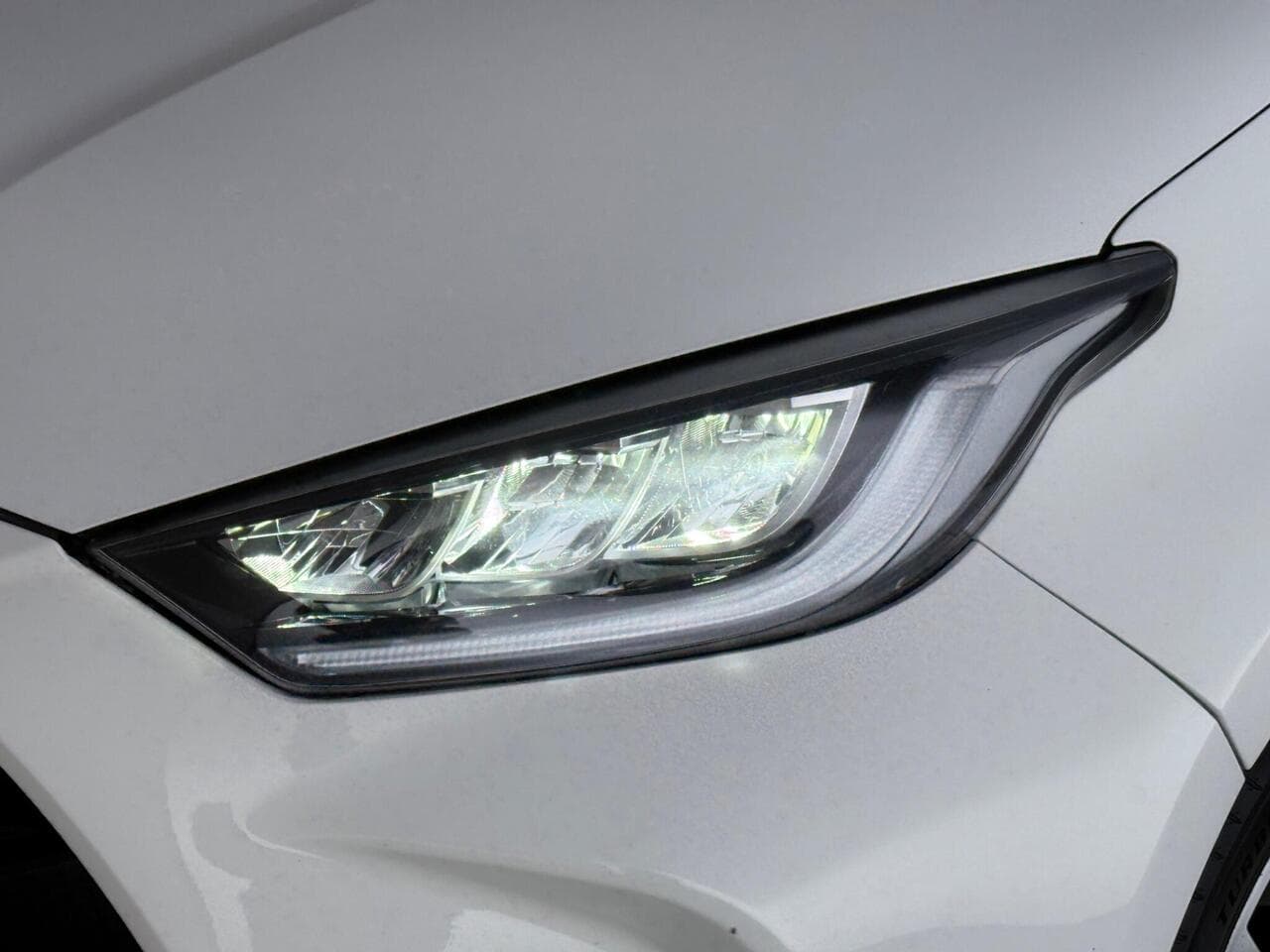 Toyota Yaris thumbnail Lights Front