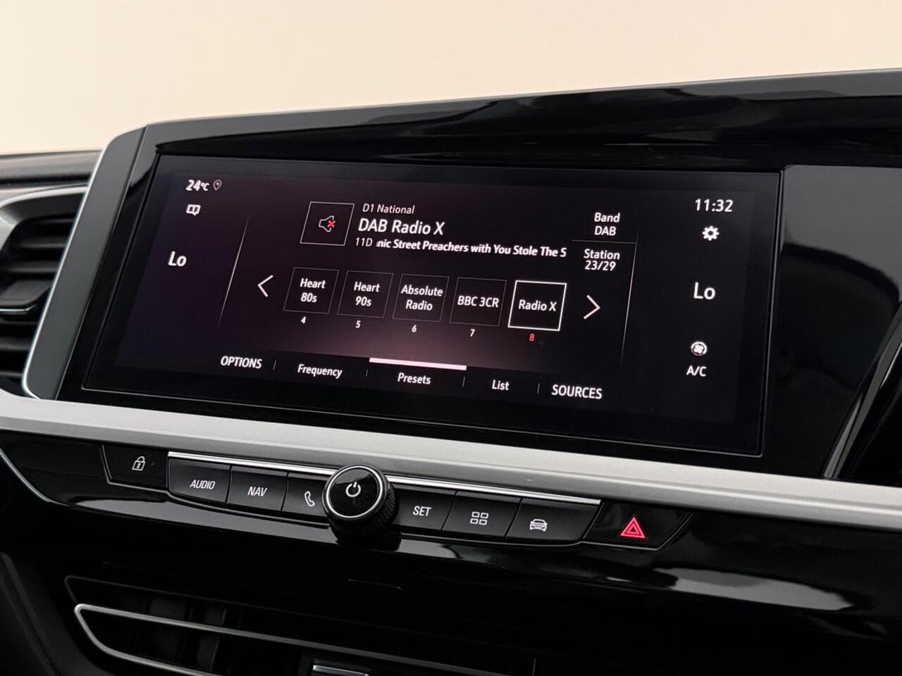 Vauxhall Grandland thumbnail Infotainment System