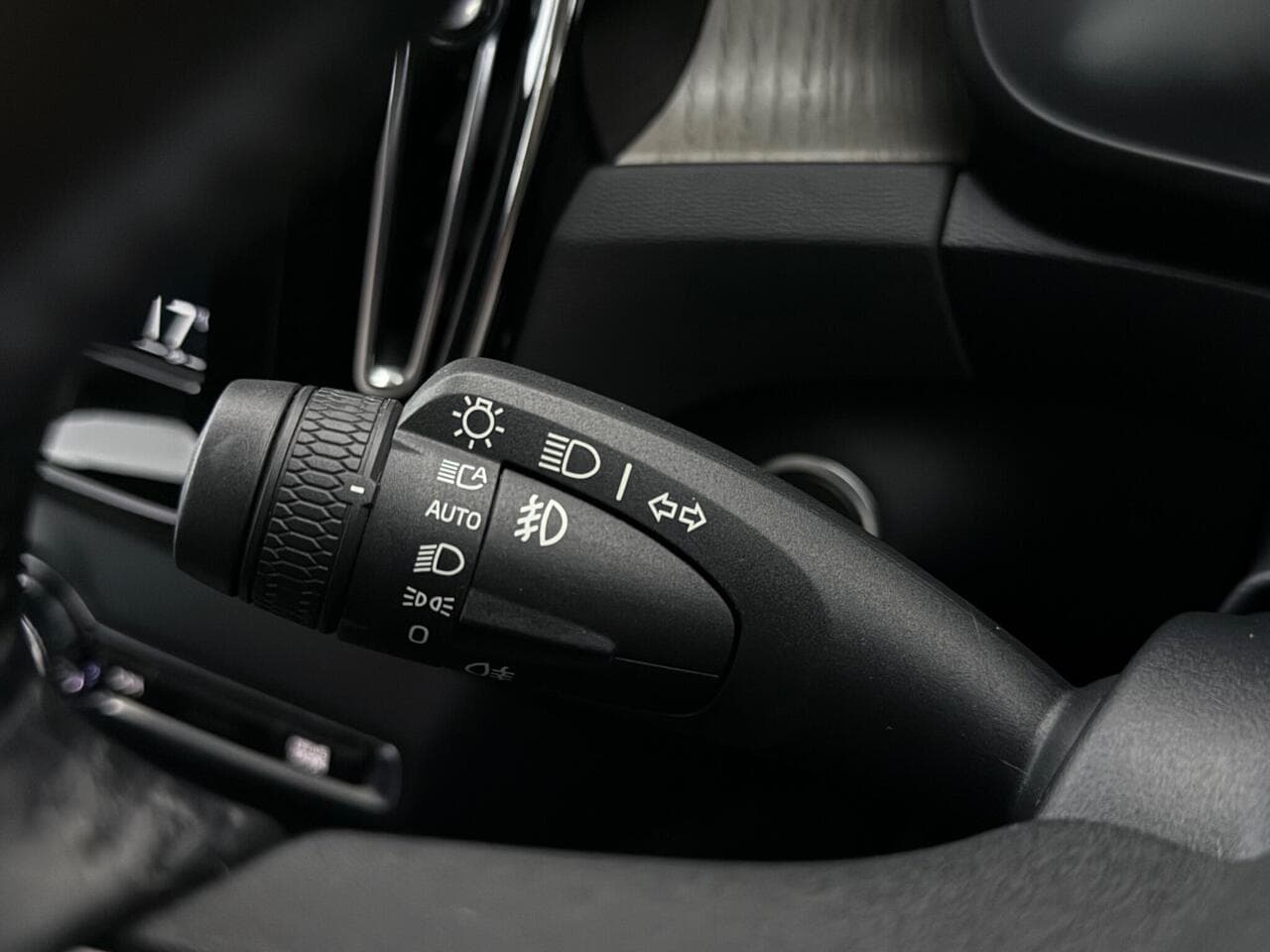 Volvo XC40 thumbnail Misc Controls