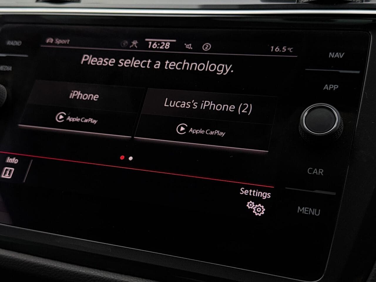 Volkswagen Tiguan thumbnail Infotainment System