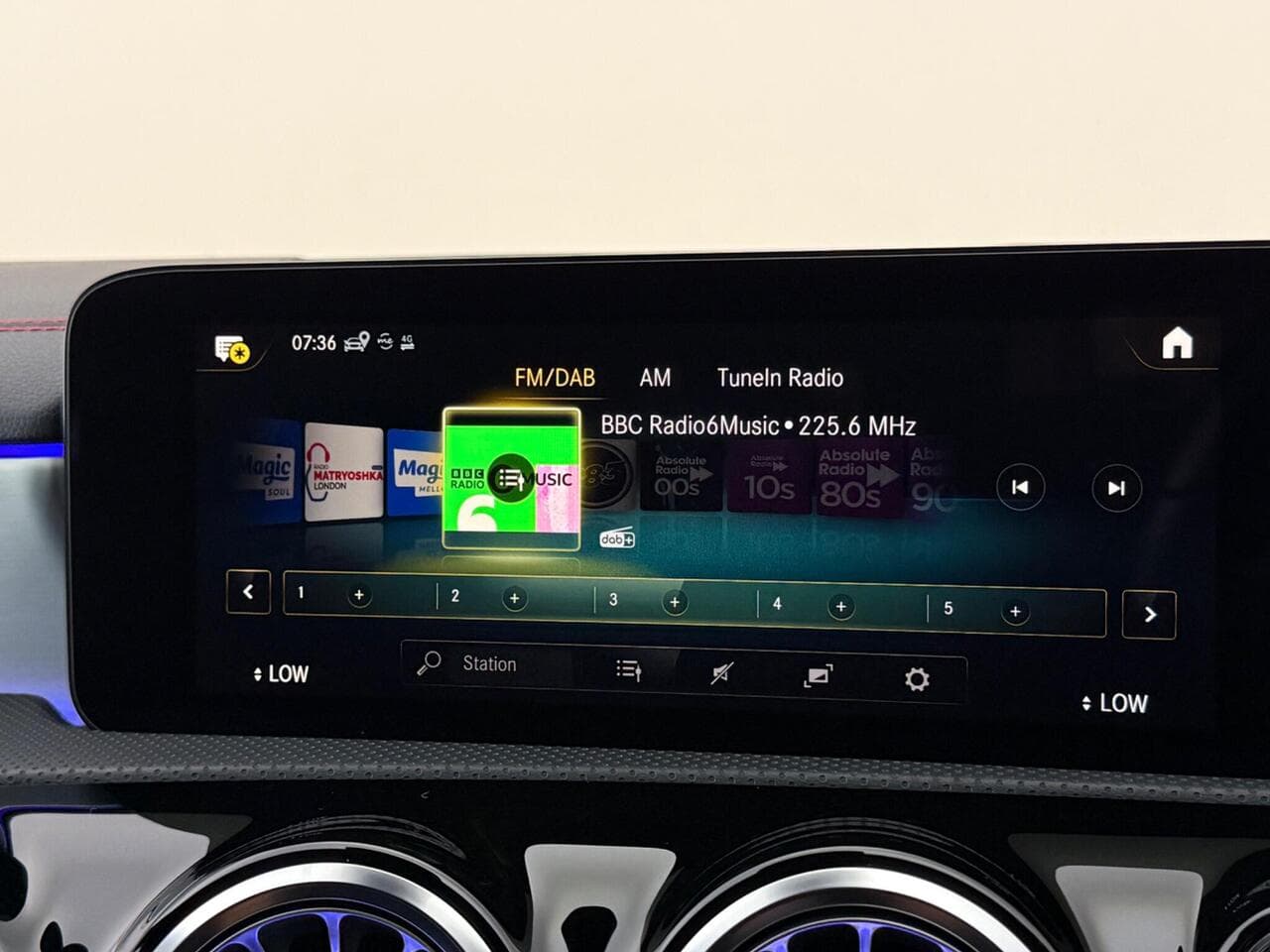 Mercedes-Benz CLA thumbnail Infotainment System