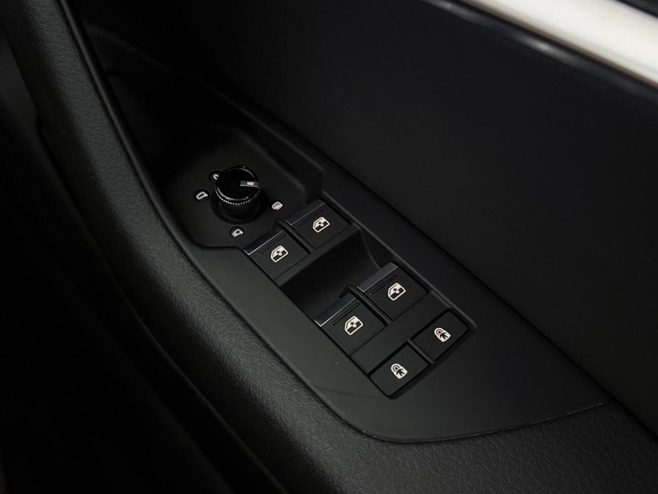 Audi A6 Saloon thumbnail Misc Controls