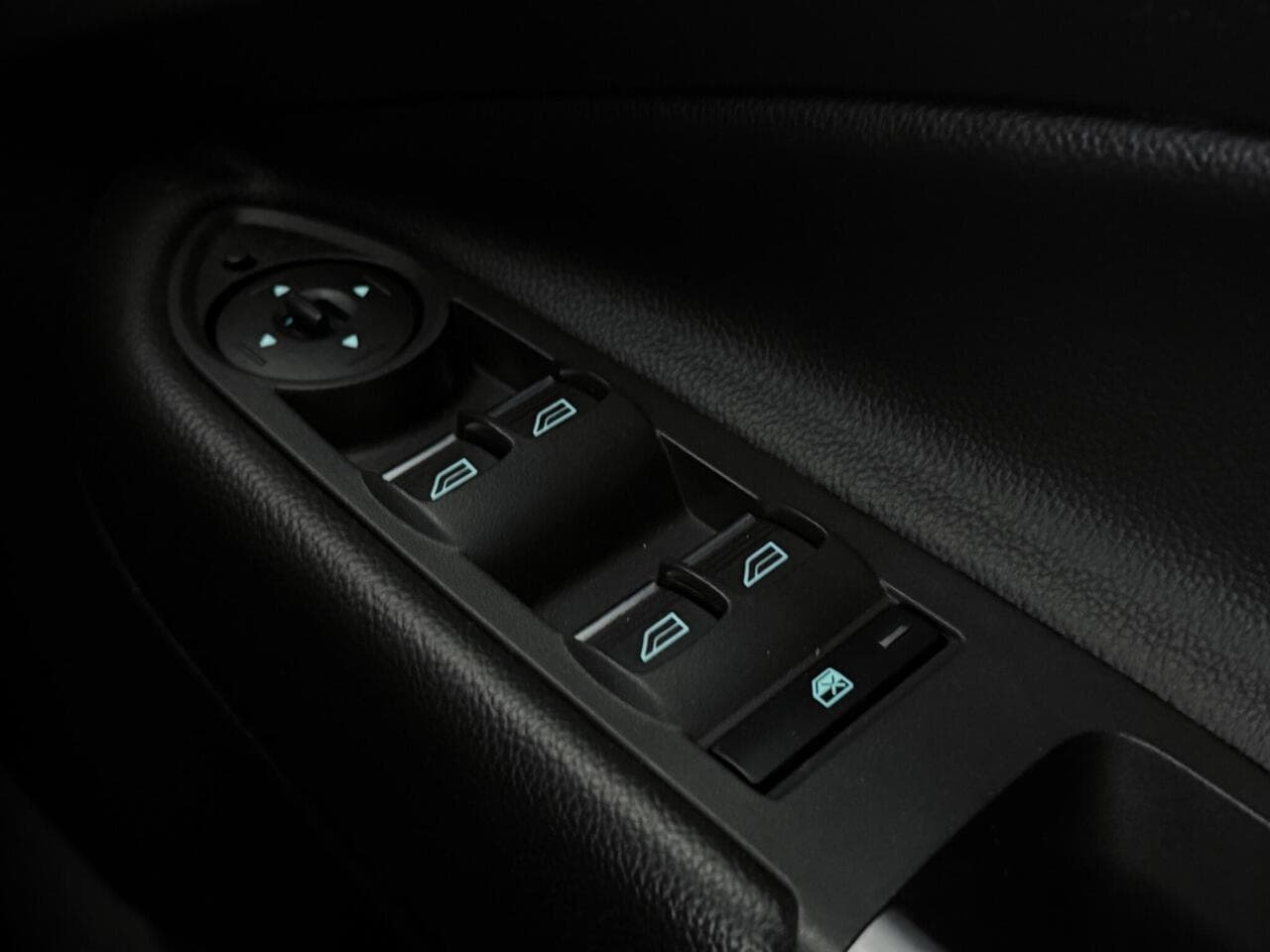 Ford Kuga thumbnail Misc Controls