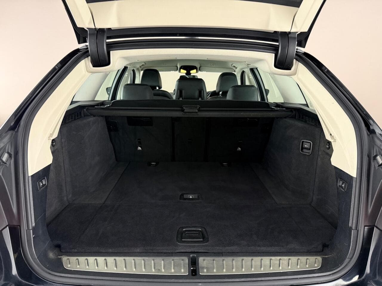 BMW 5 Series thumbnail Boot