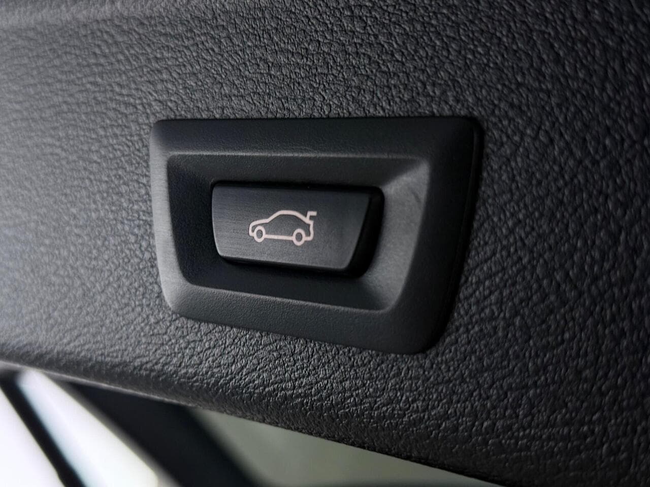 BMW iX3 thumbnail Misc Controls