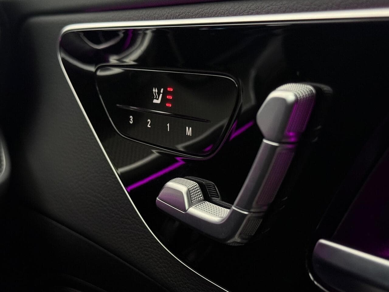 Mercedes-Benz C Class thumbnail Misc Controls