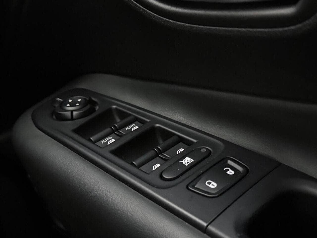 Jeep Renegade thumbnail Misc Controls