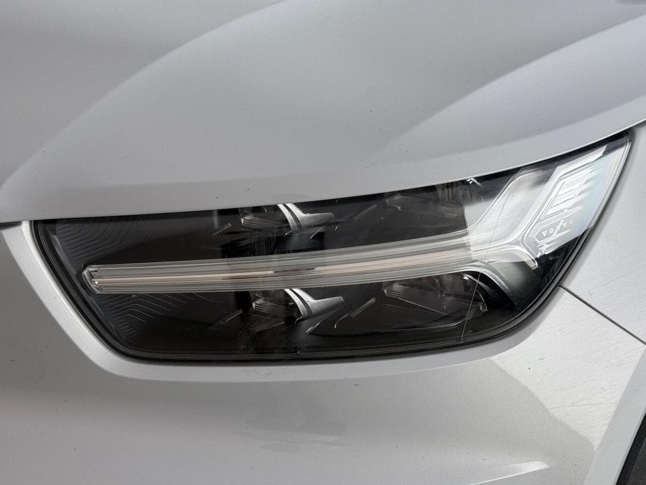 Volvo XC40 thumbnail Lights Front