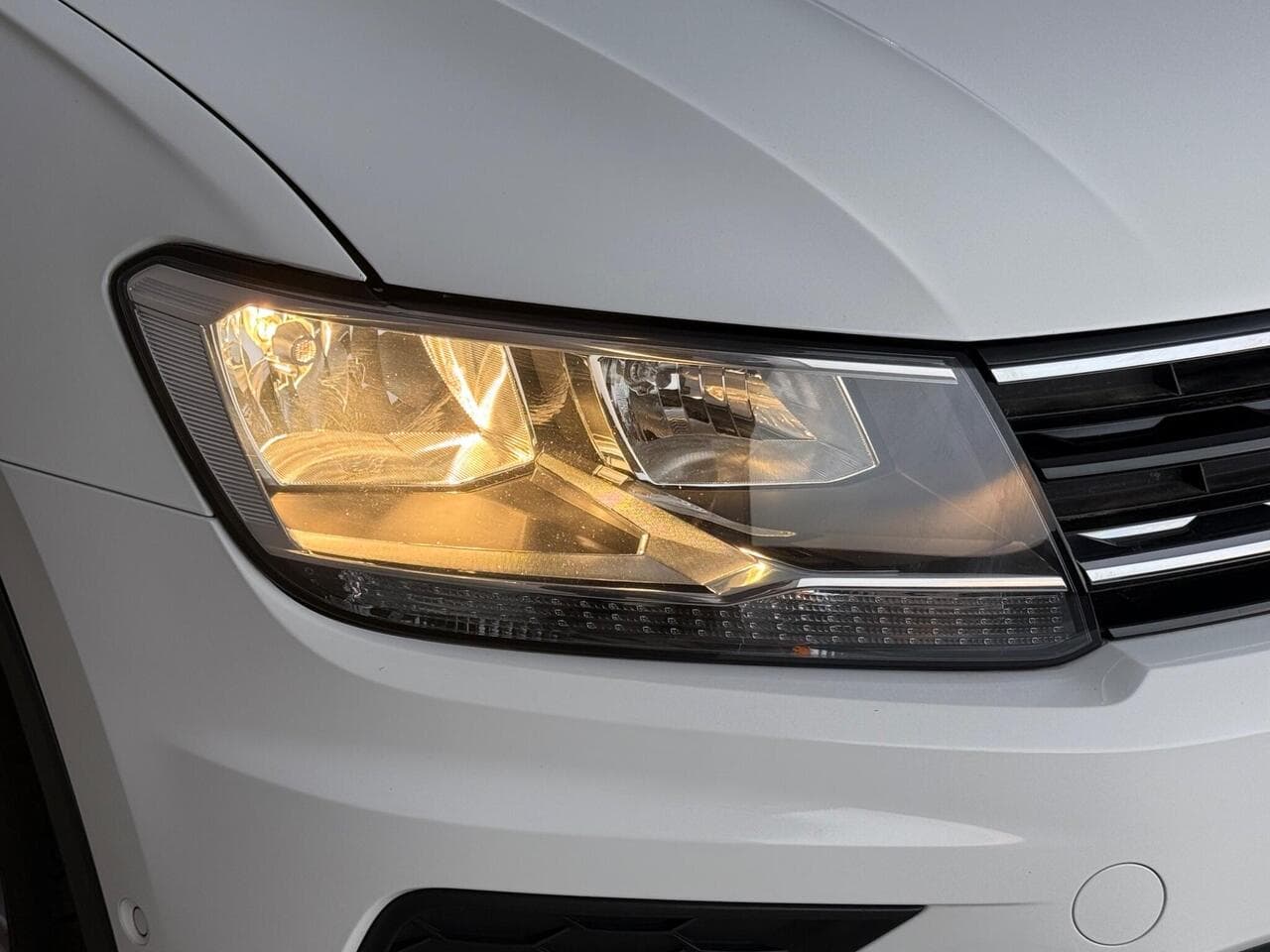 Volkswagen Tiguan thumbnail Lights Front