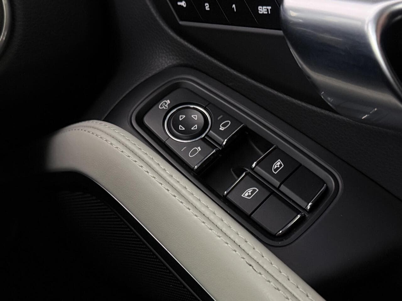 Porsche 718 Cayman thumbnail Misc Controls