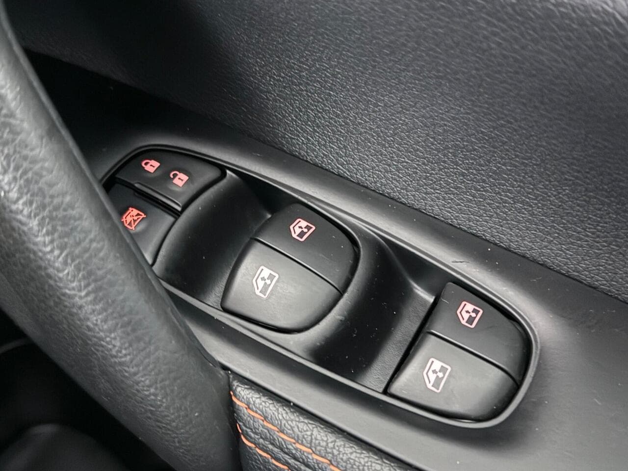 Nissan Qashqai thumbnail Misc Controls