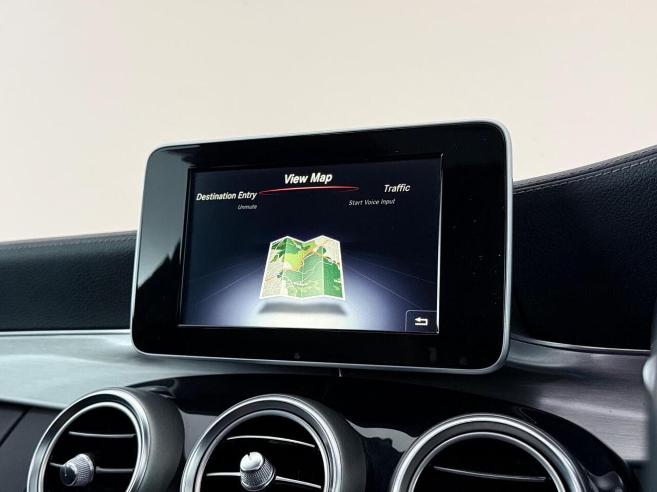 Mercedes-Benz C Class thumbnail Infotainment System