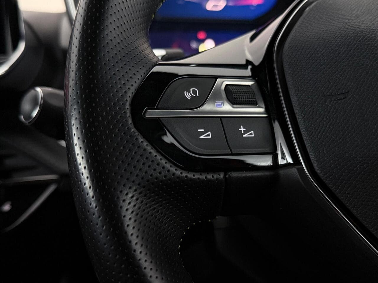 Peugeot 2008 thumbnail Misc Controls