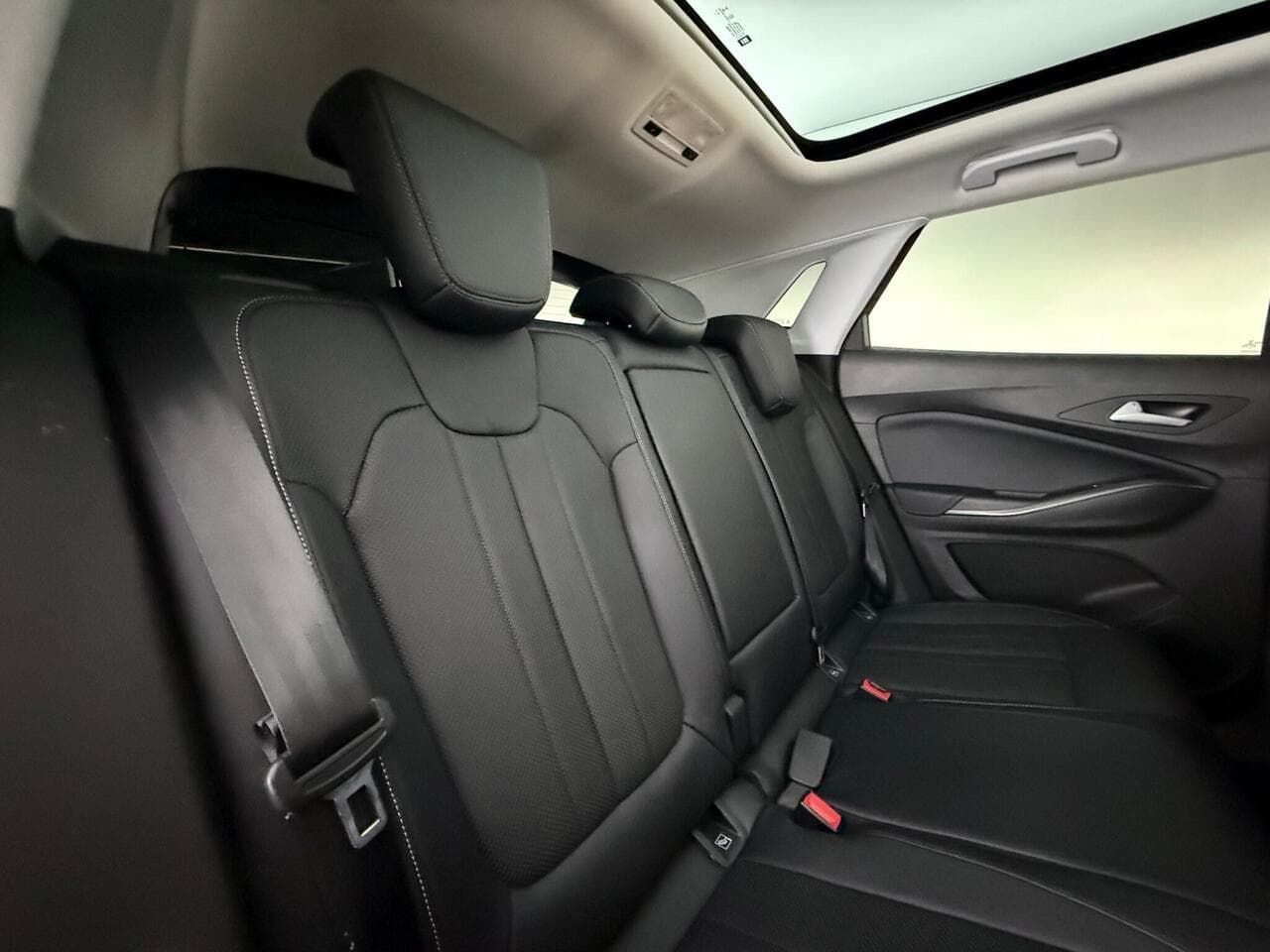 Vauxhall Grandland X thumbnail Seats Rear