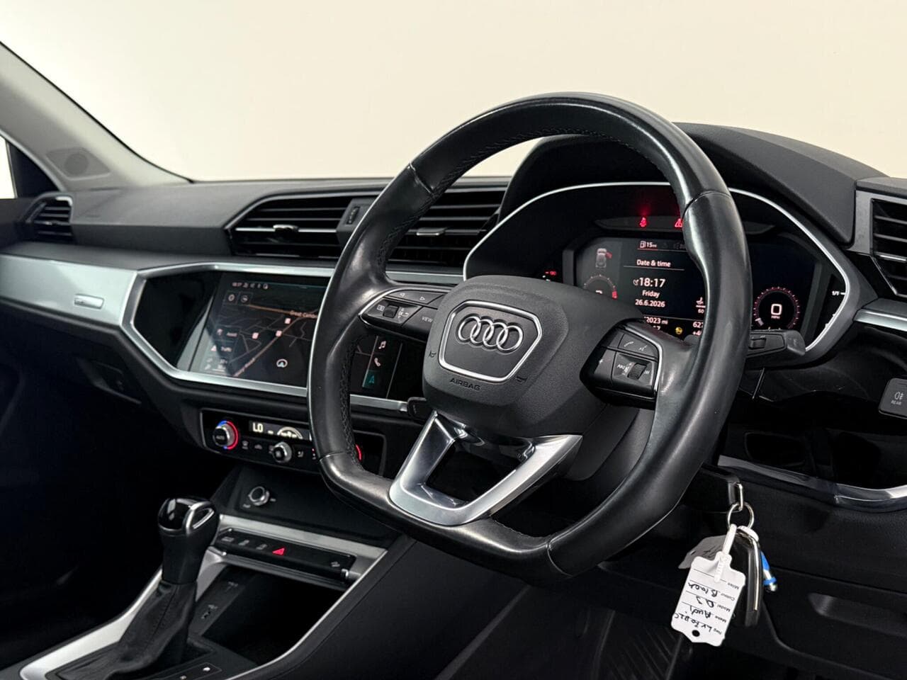 Audi Q3 thumbnail Interior Front