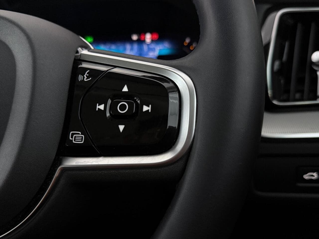 Volvo XC60 thumbnail Misc Controls