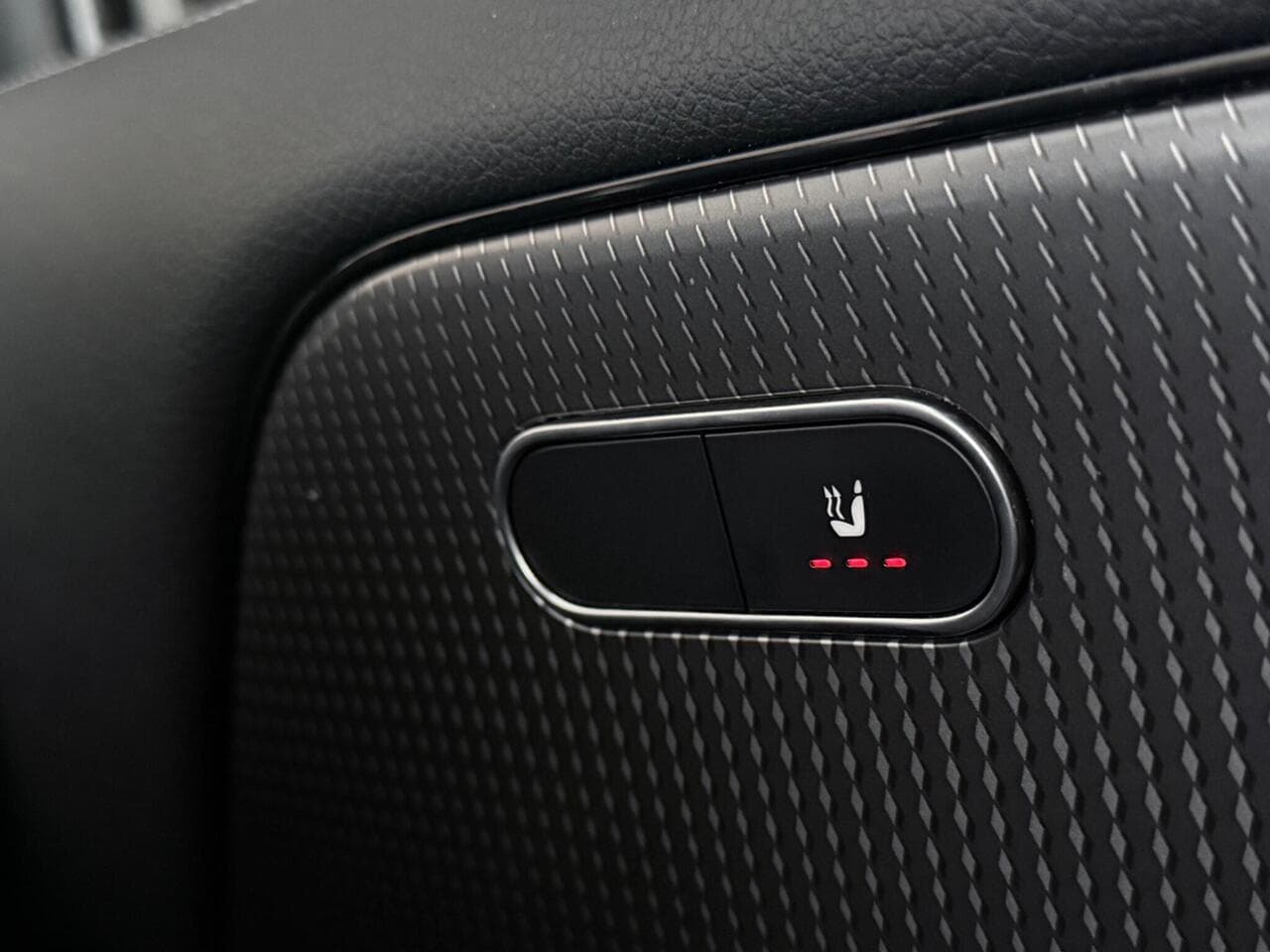 Mercedes-Benz GLA thumbnail Misc Controls