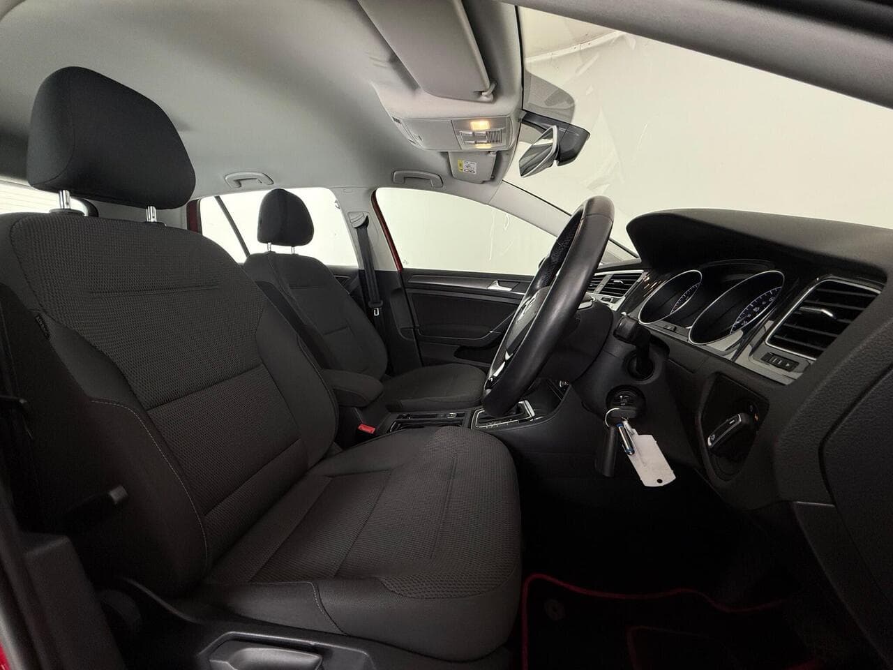 Volkswagen Golf thumbnail Seat Driver