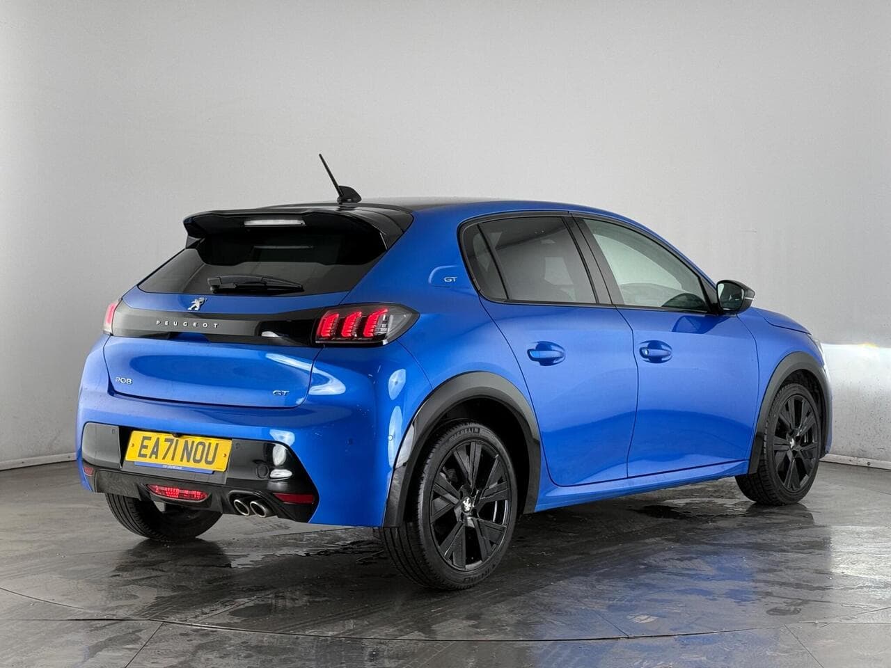 Peugeot 208 thumbnail Rear Right