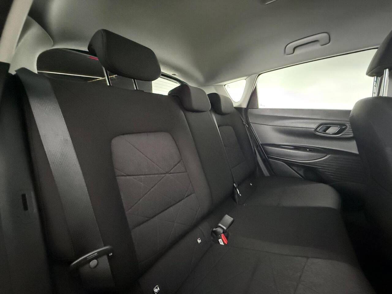 Hyundai BAYON thumbnail Seats Rear