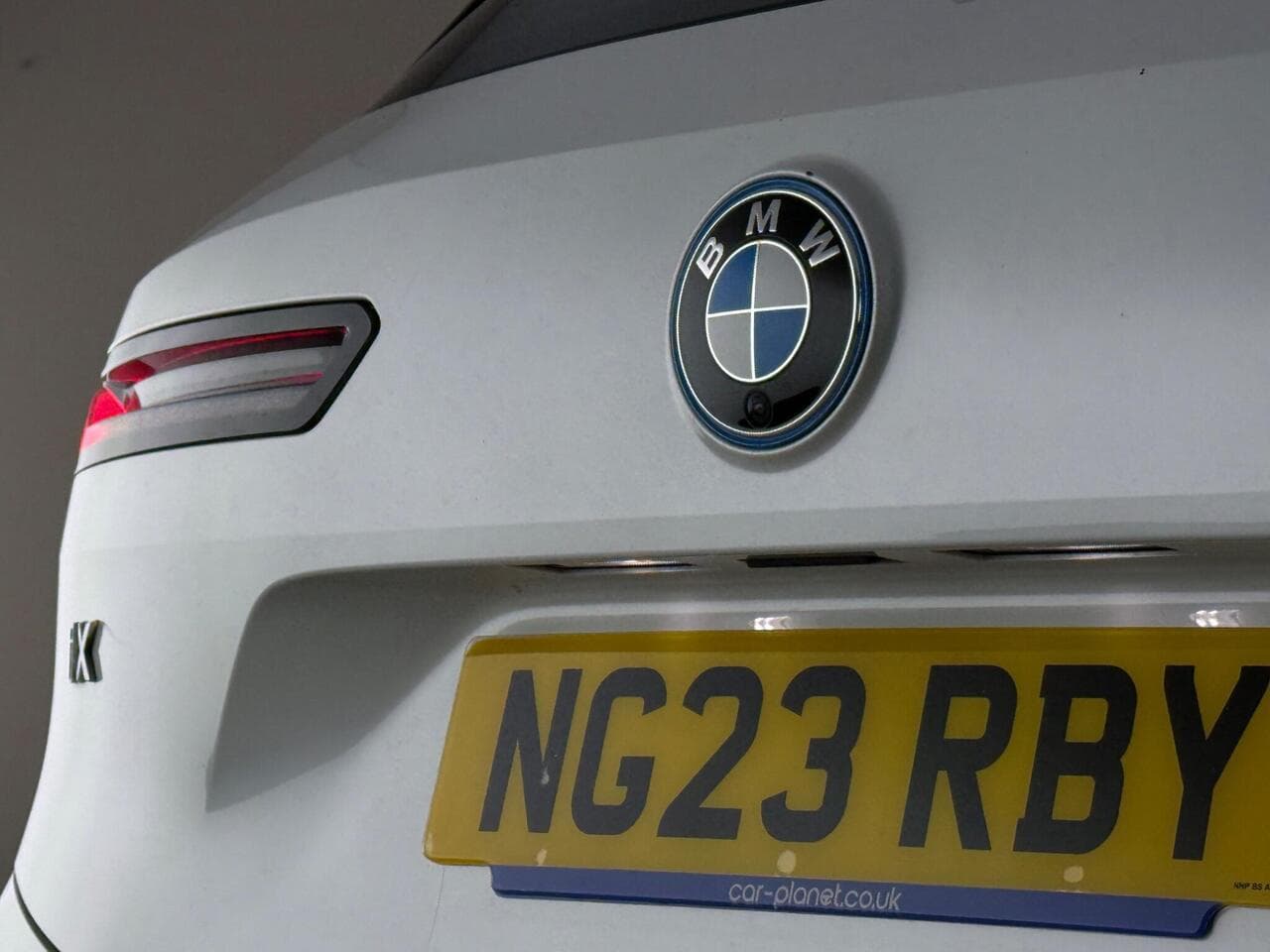 BMW iX thumbnail Badge Exterior