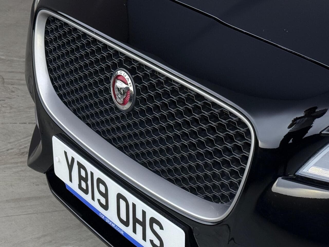 Jaguar XF thumbnail Badge Exterior