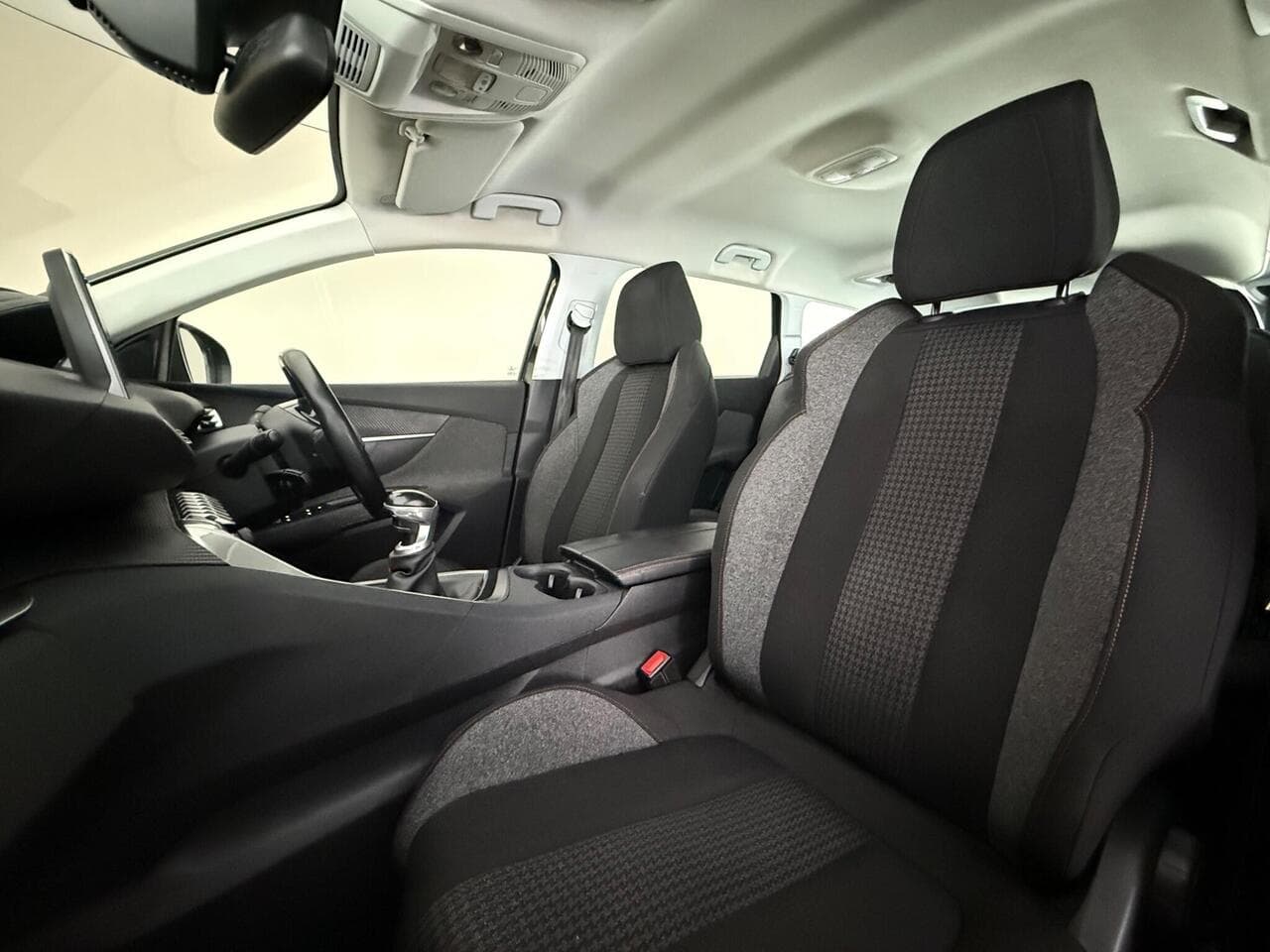 Peugeot 5008 thumbnail Seat Front Passenger