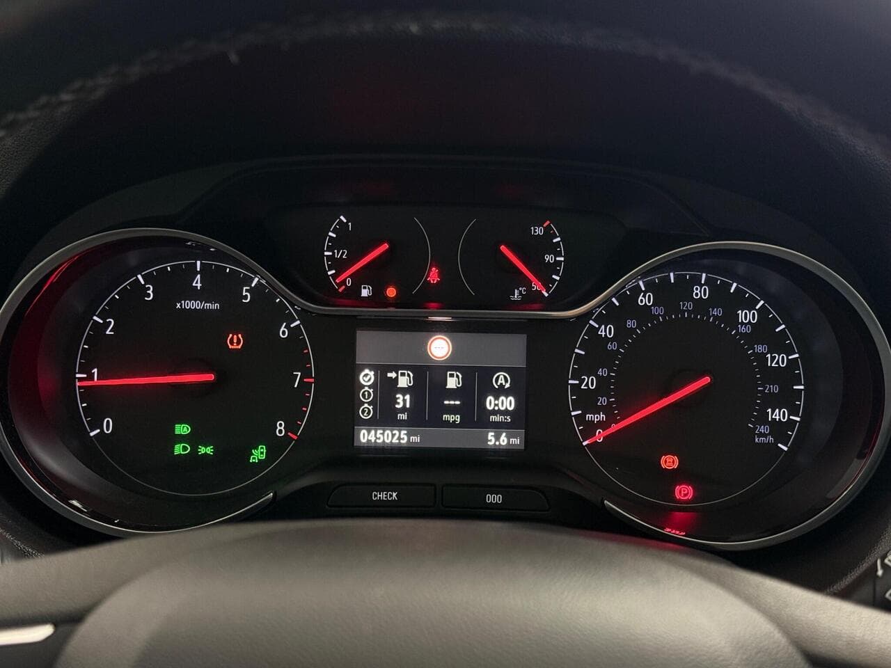 Vauxhall Grandland X thumbnail Driver Instruments