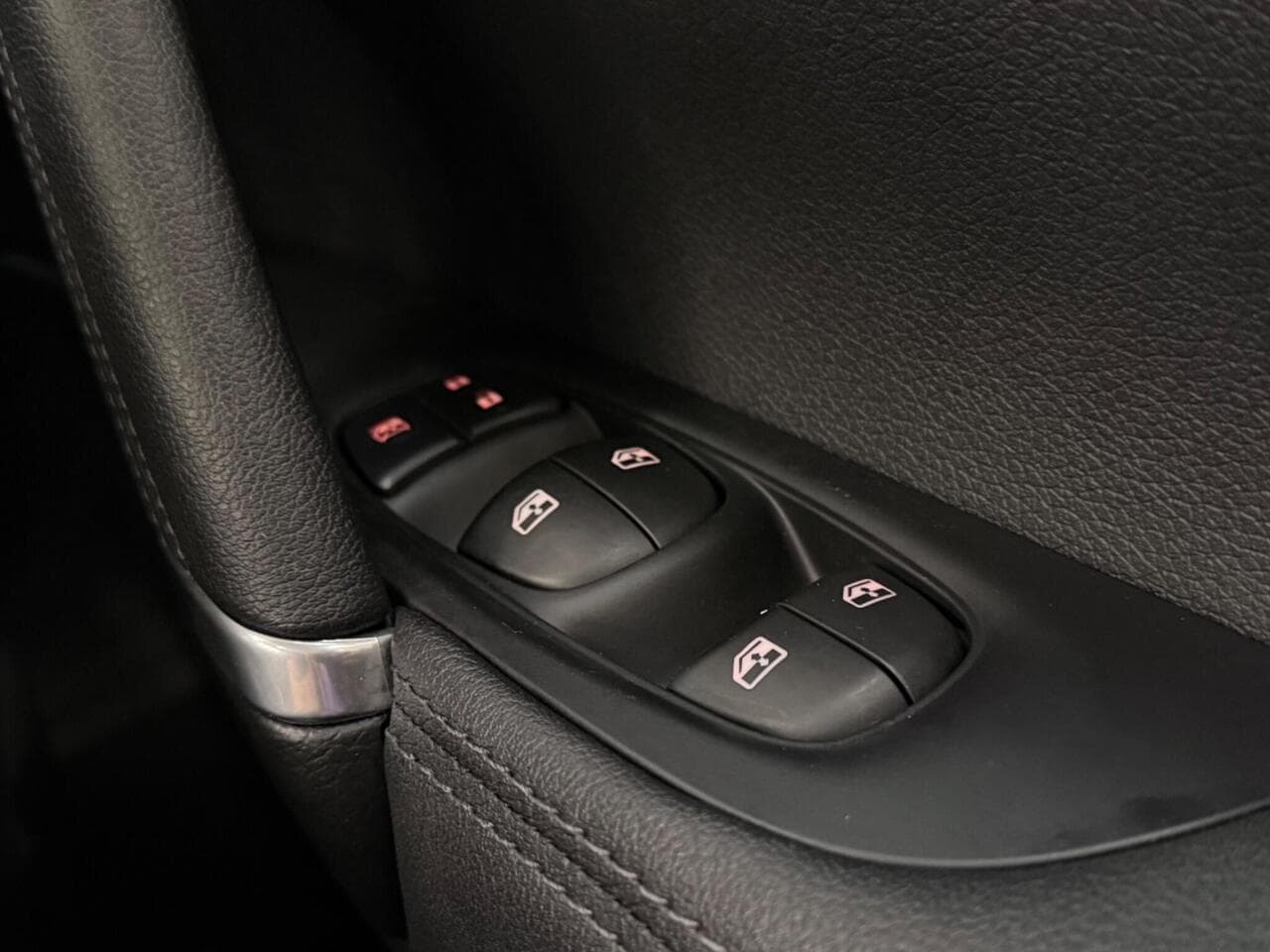 Nissan Qashqai thumbnail Misc Controls