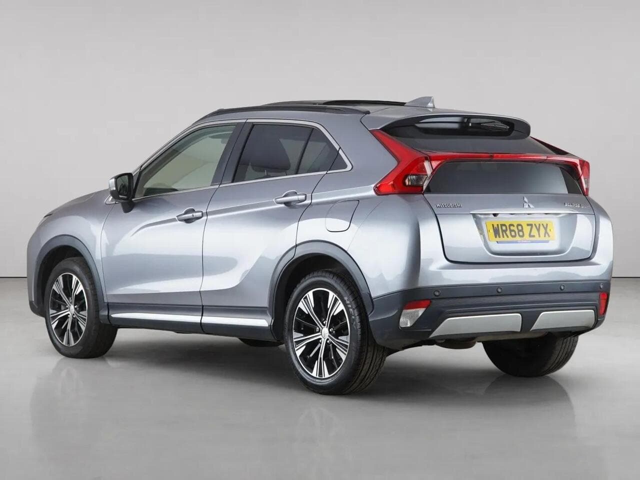 Mitsubishi Eclipse Cross thumbnail Rear Left