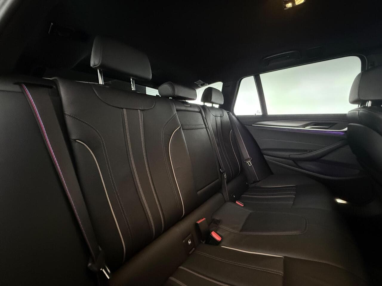 BMW 5 Series thumbnail Seats Rear