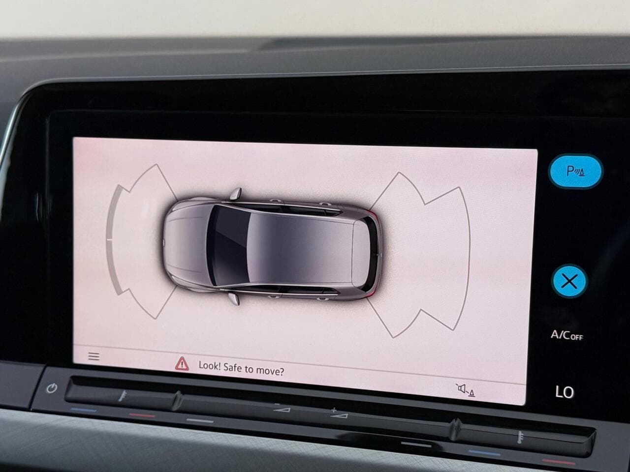 Volkswagen Golf thumbnail Infotainment System