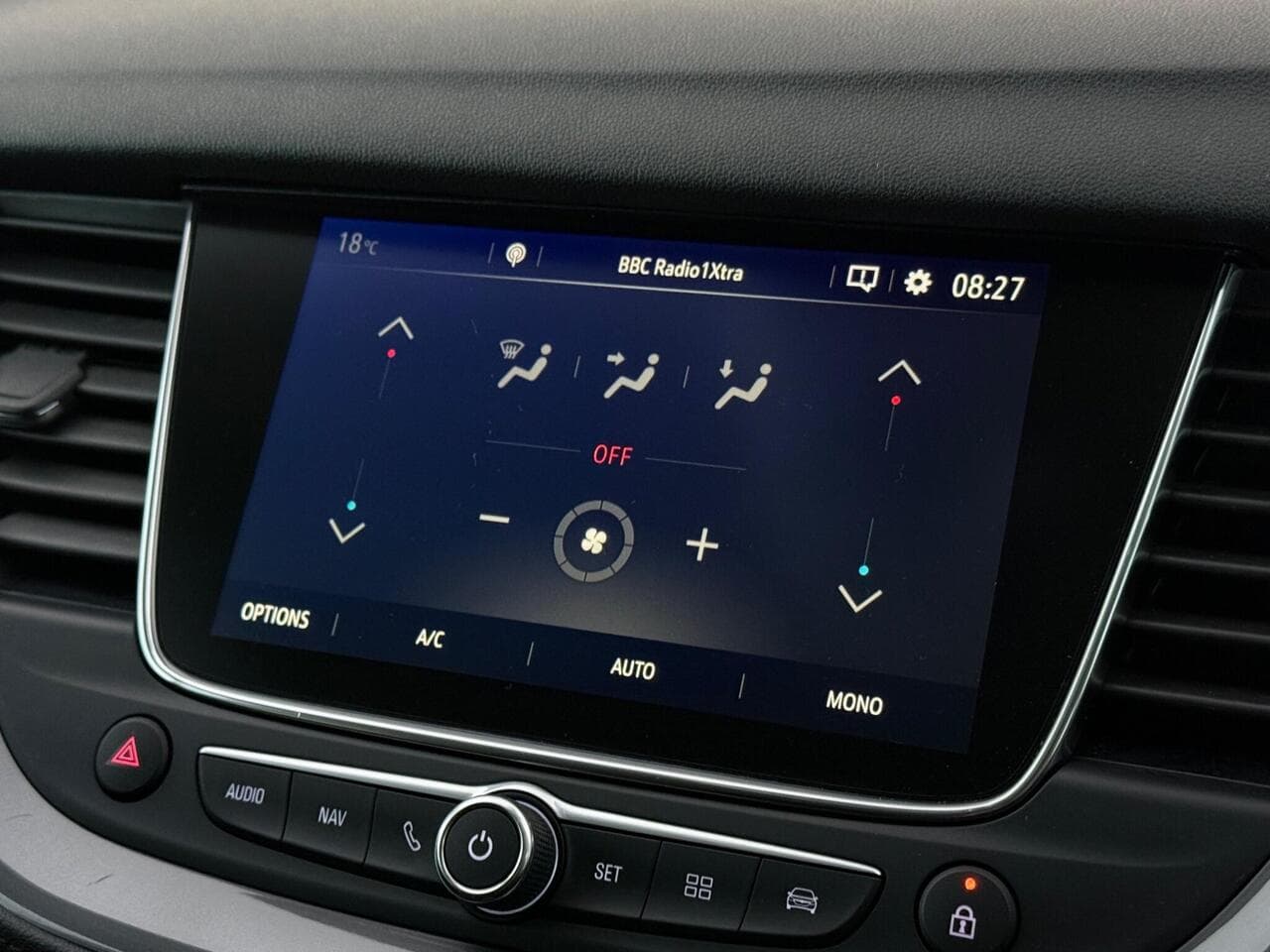 Vauxhall Grandland X thumbnail Infotainment System