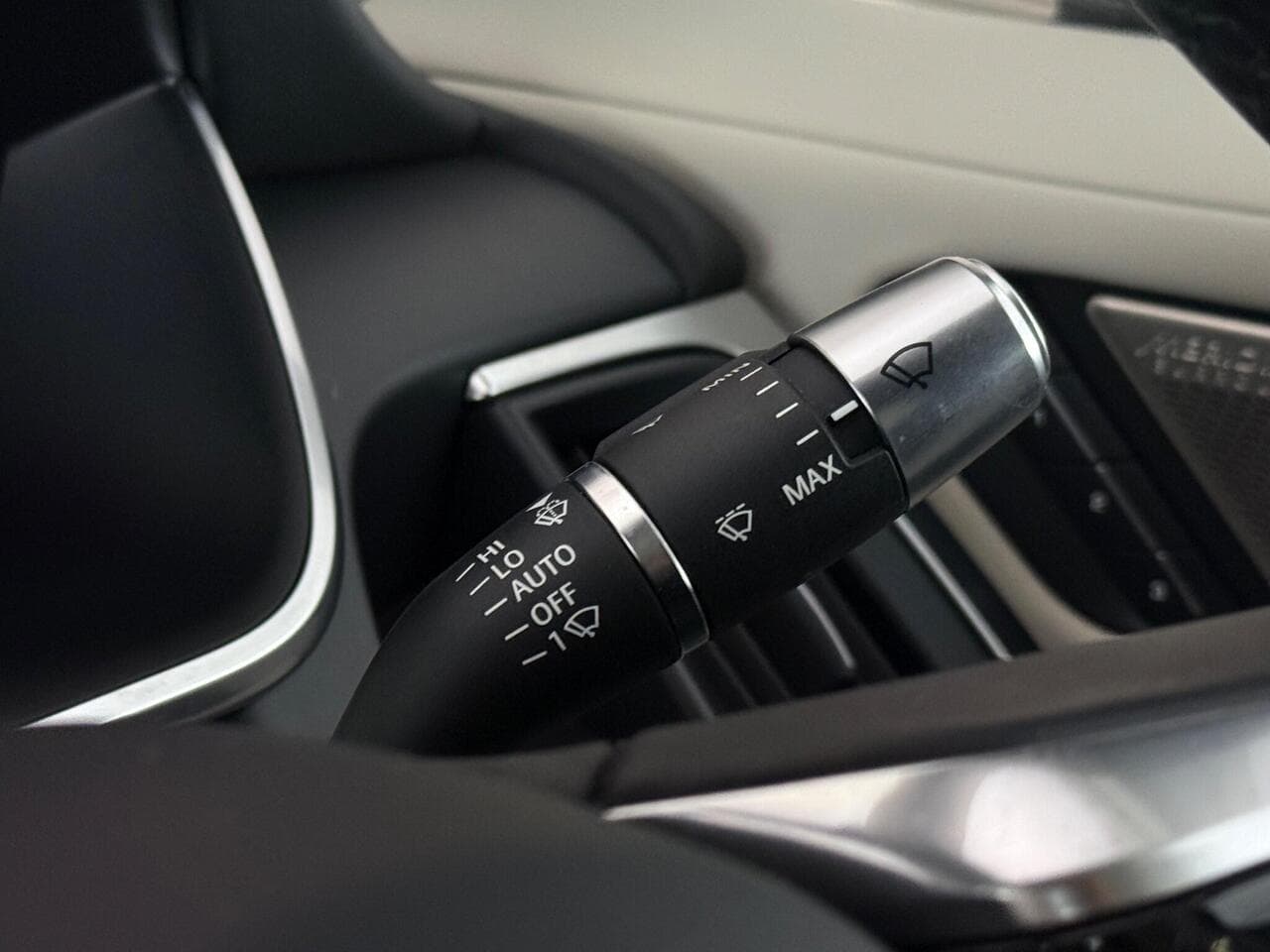 Jaguar I-PACE thumbnail Misc Controls