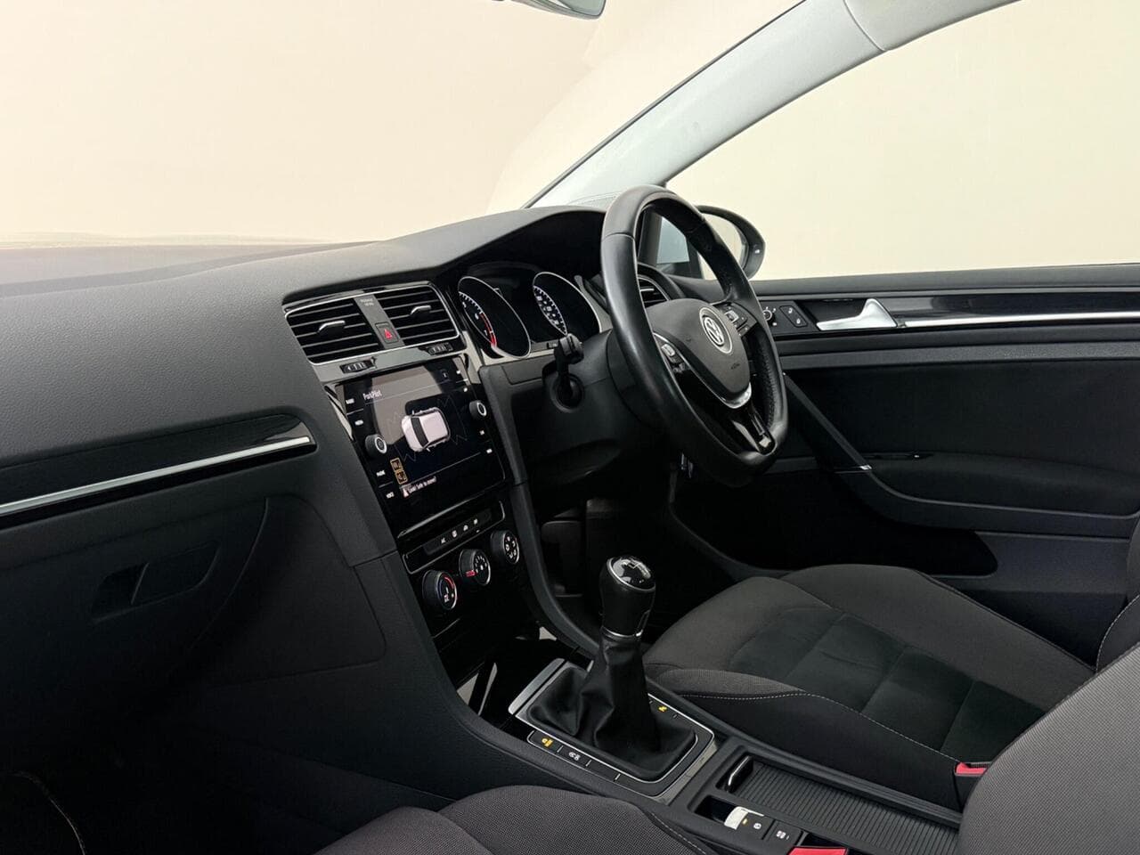 Volkswagen Golf thumbnail Interior Front