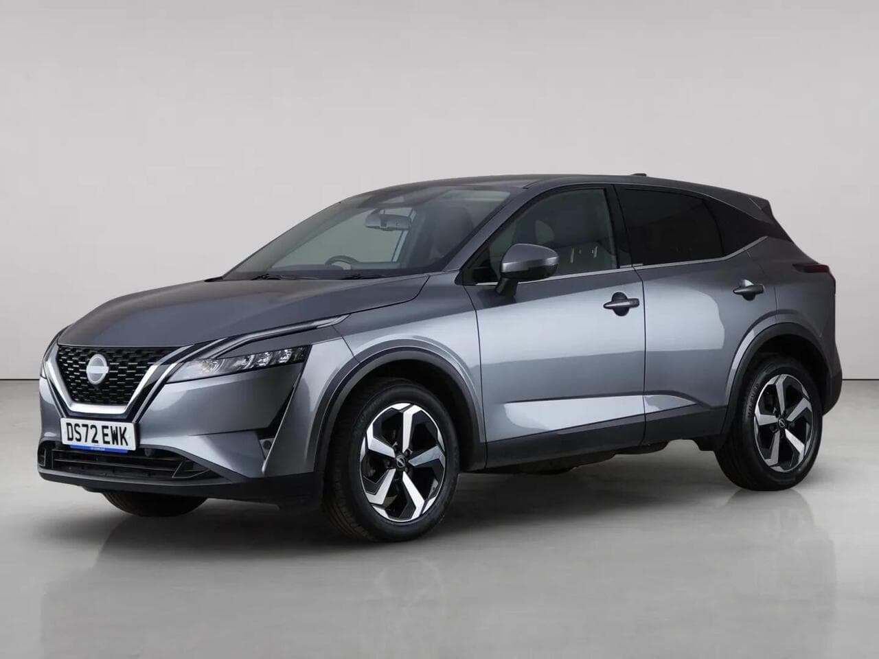Nissan Qashqai thumbnail Front Left