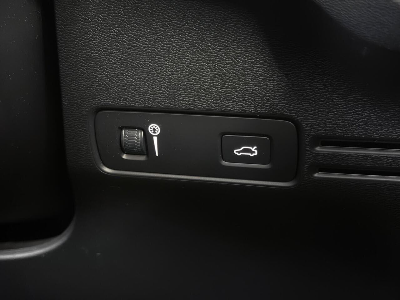 Volvo XC40 thumbnail Misc Controls