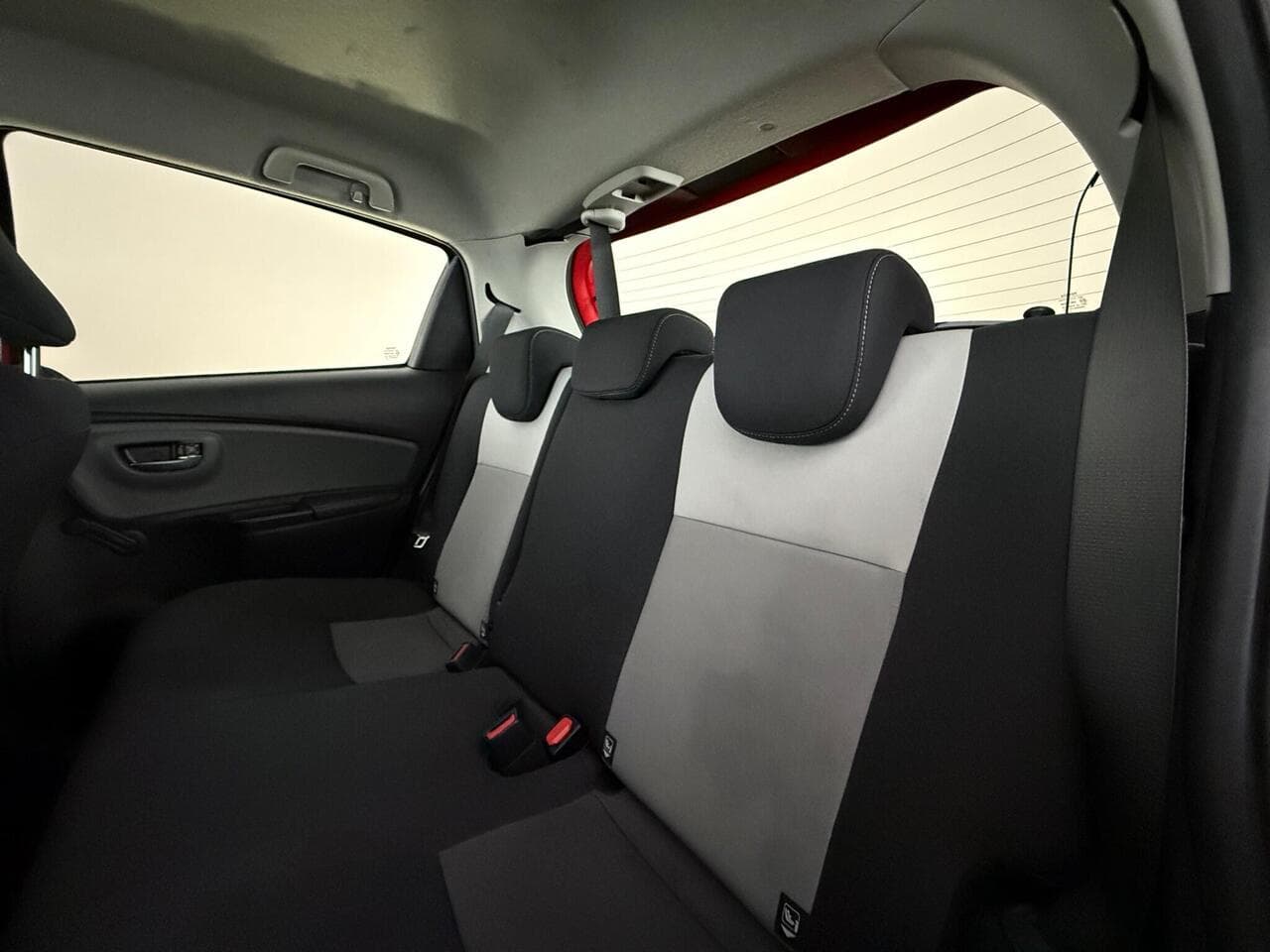 Toyota Yaris thumbnail Seats Rear