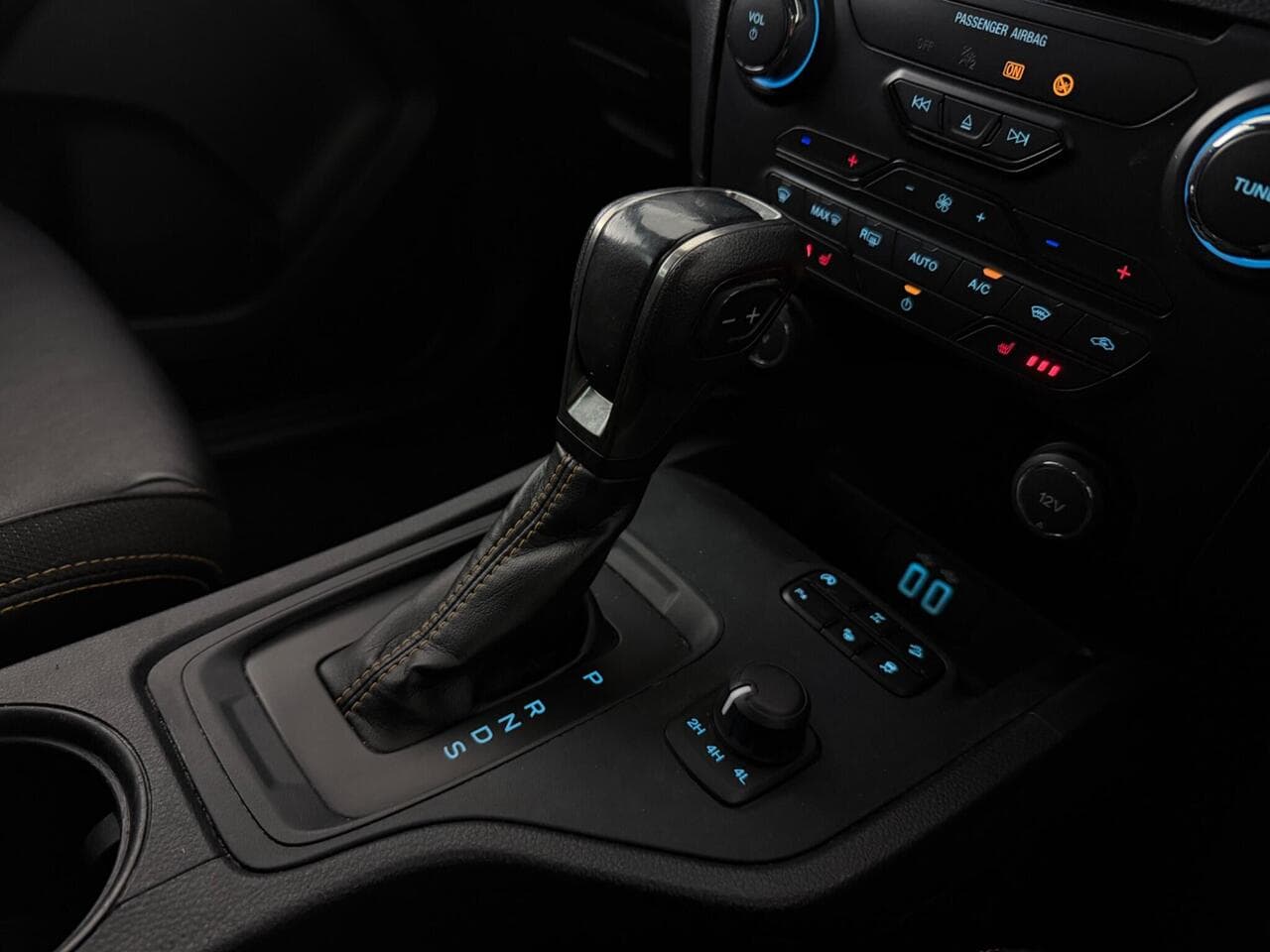 Ford Ranger thumbnail Interior Front