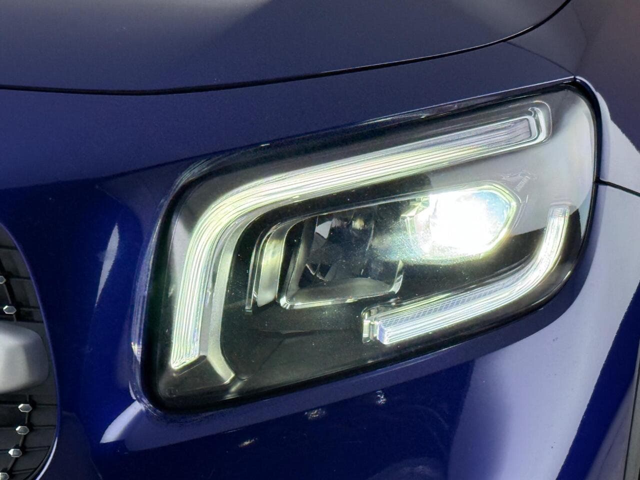 Mercedes-Benz GLB thumbnail Lights Front