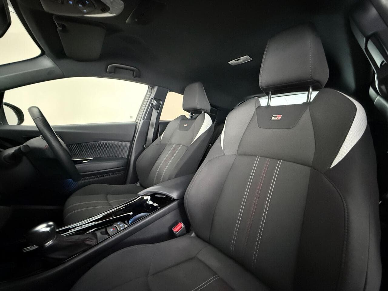 Toyota C-HR thumbnail Seat Front Passenger