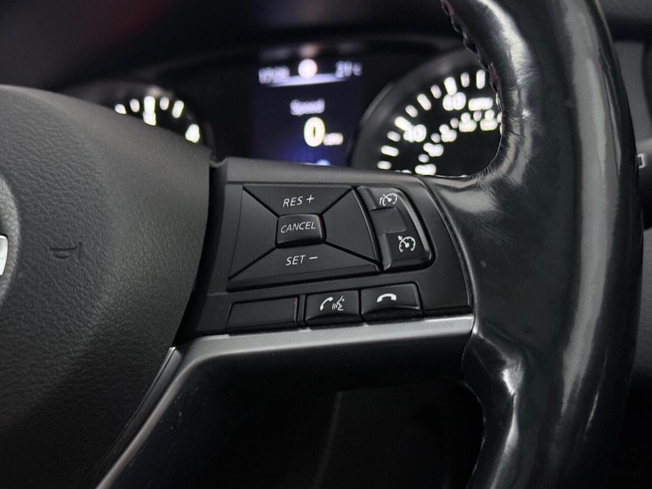 Nissan X-Trail thumbnail Misc Controls