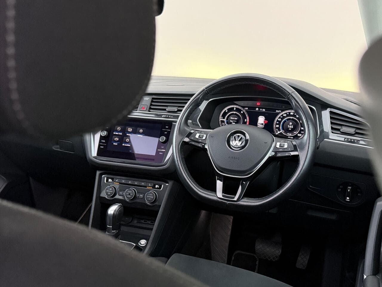 Volkswagen Tiguan Allspace thumbnail Steering Wheel