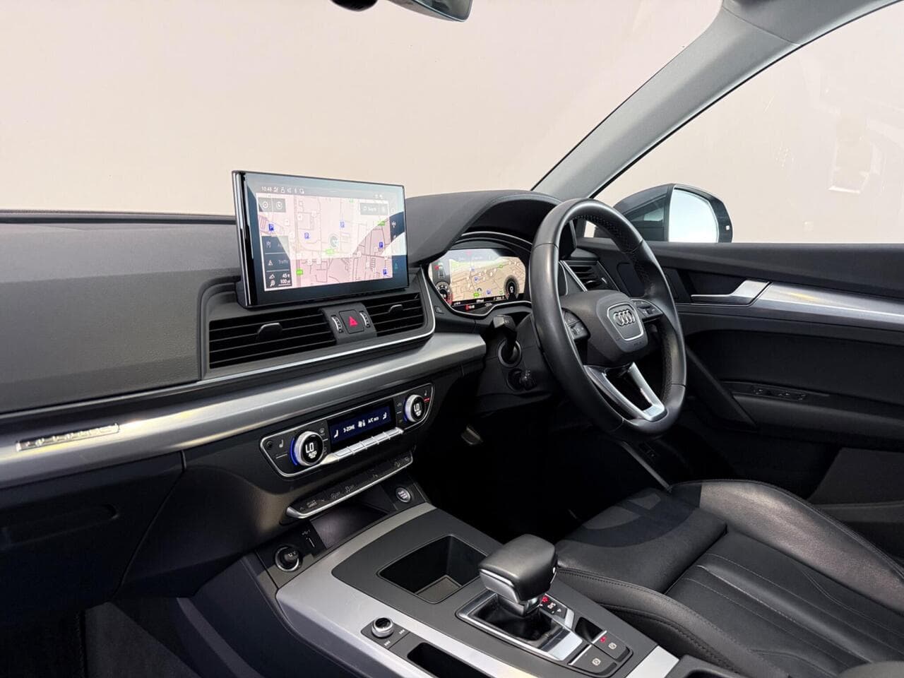 Audi Q5 thumbnail Interior Front