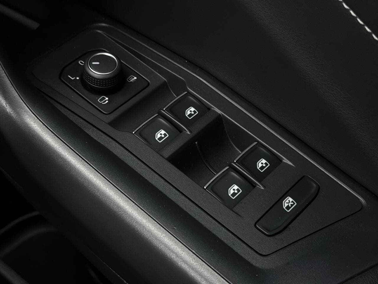 Volkswagen T-Roc thumbnail Misc Controls