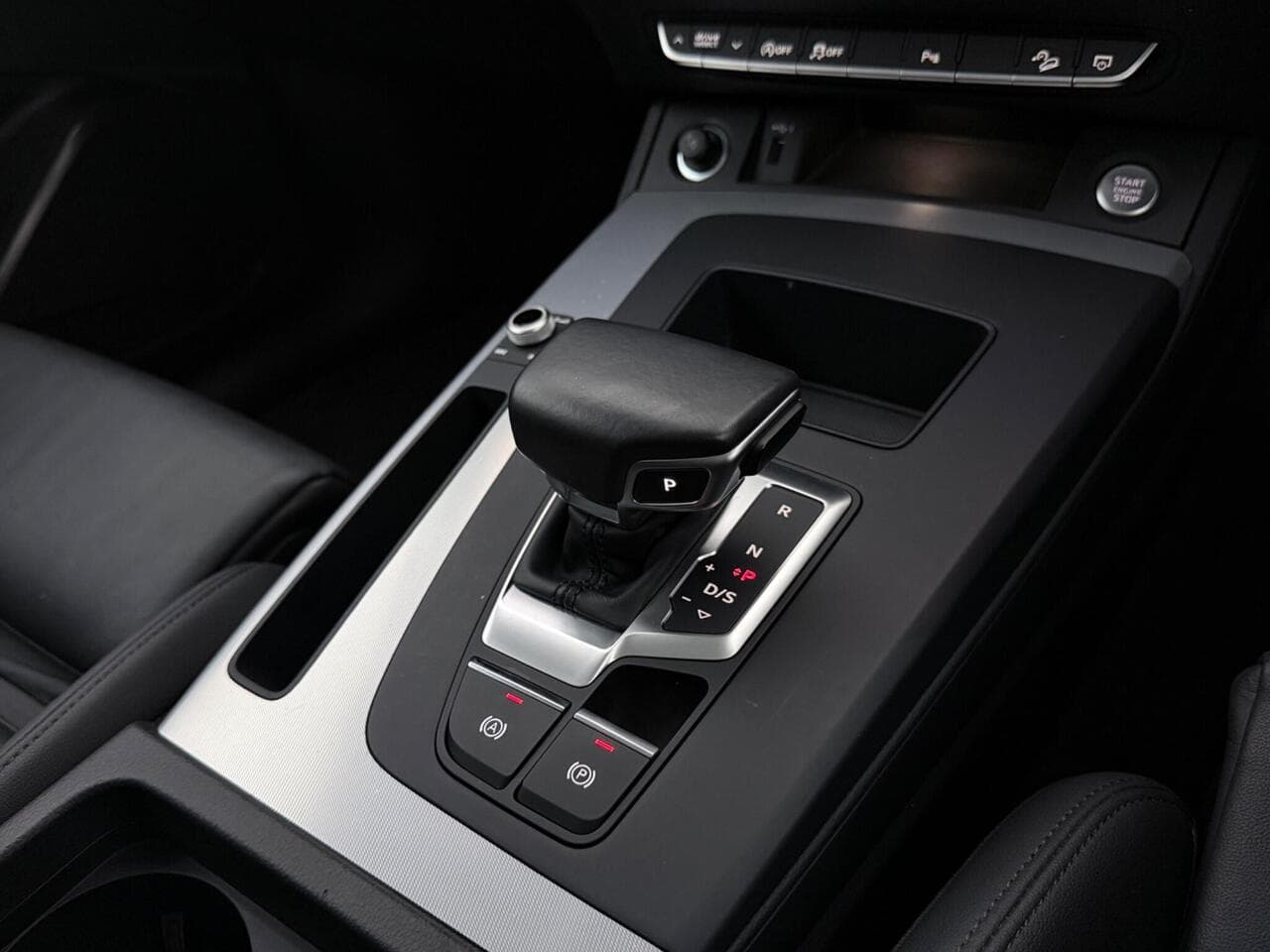 Audi Q5 thumbnail Interior Front