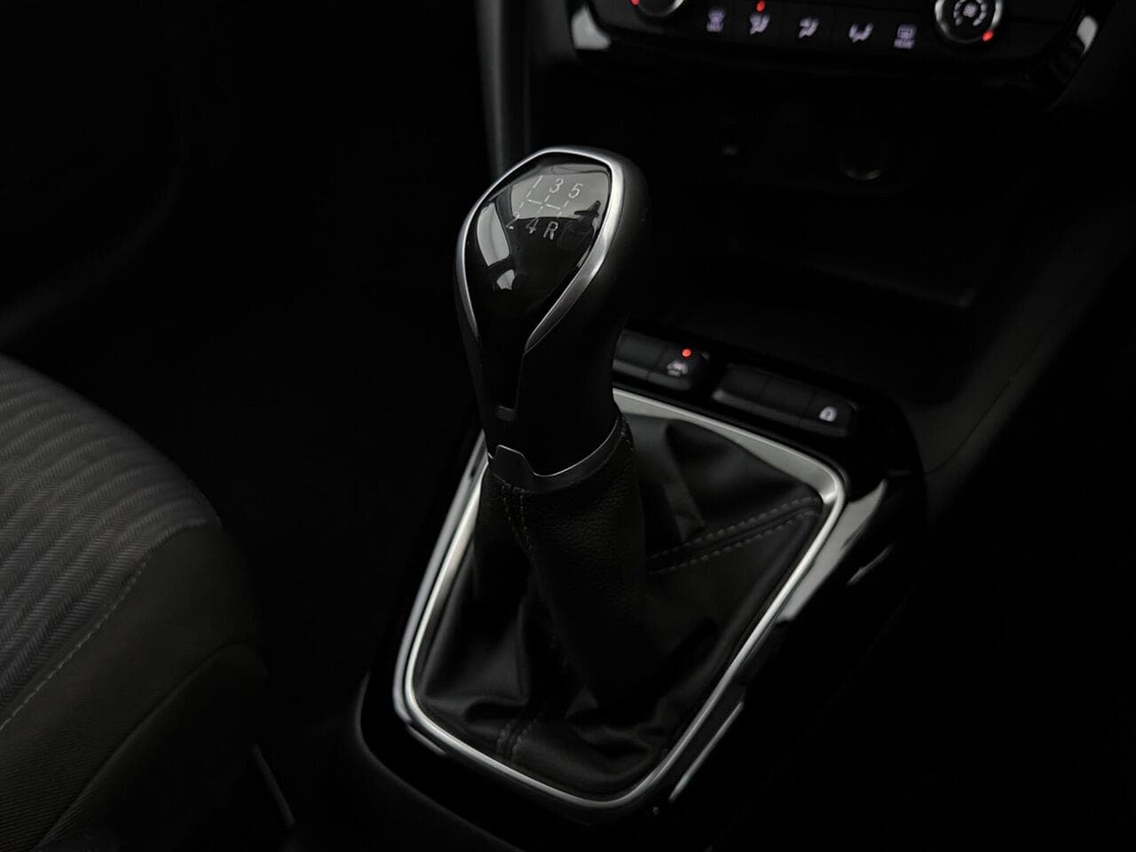 Vauxhall Corsa thumbnail Interior Front